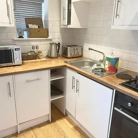 The Wilsons Courtyard, 2 - Bed, Sleeps 4, Pets Welcome * 울버스톤