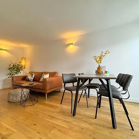 The Wilsons Courtyard, 2 - Bed, Sleeps 4, Pets Welcome *