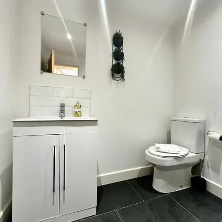 The Wilsons Courtyard, 2 - Bed, Sleeps 4, Pets Welcome Ulverston