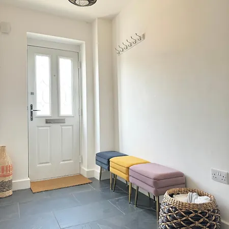 The Wilsons Courtyard, 2 - Bed, Sleeps 4, Pets Welcome * Улверстон