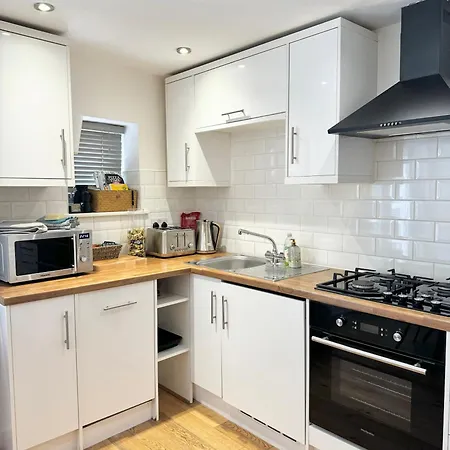 The Wilsons Courtyard, 2 - Bed, Sleeps 4, Pets Welcome Улверстон