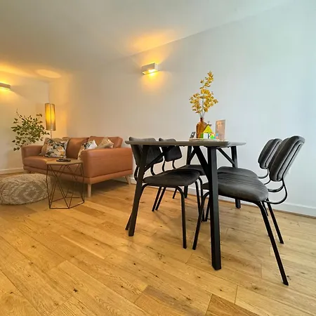 The Wilsons Courtyard, 2 - Bed, Sleeps 4, Pets Welcome Apartment