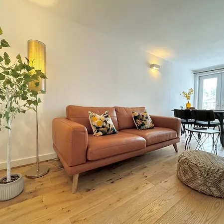 The Wilsons Courtyard, 2 - Bed, Sleeps 4, Pets Welcome 울버스톤