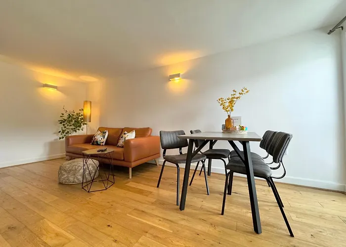 The Wilsons Courtyard, 2 - Bed, Sleeps 4, Pets Welcome *