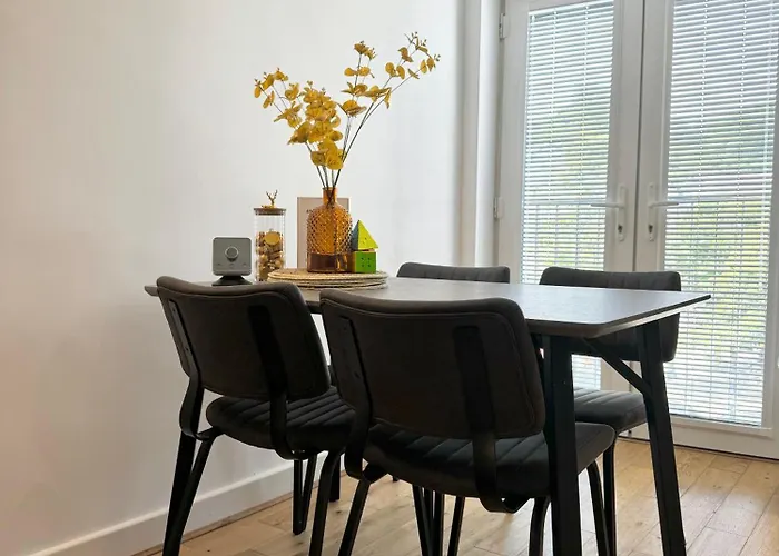 The Wilsons Courtyard, 2 - Bed, Sleeps 4, Pets Welcome Apartment *