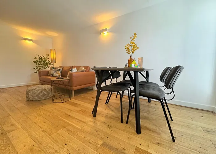 The Wilsons Courtyard, 2 - Bed, Sleeps 4, Pets Welcome Apartment